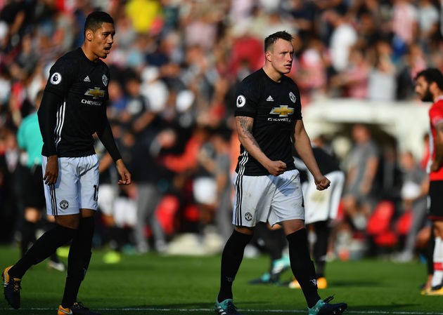 HLV Mourinho chốt cặp trung vệ đá chung kết FA Cup Jones và Chris Smalling sẽ đá cặp trung vệ ở chung kết FA Cup.