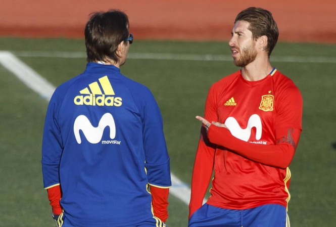 Được Ramos 'bảo kê', HLV Tây Ban Nha vẫn bay ghế Tiếng nói của Sergio Ramos không thể “cứu” được HLV Julen Lopetegui.