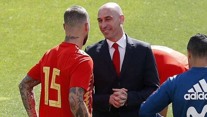 Thủ quân Tây Ban Nha ẩu đả với 'sếp' lớn trên sân tập Sergio Ramos đã ẩu đả với Chủ tịch LĐBĐ Tây Ban Nha?