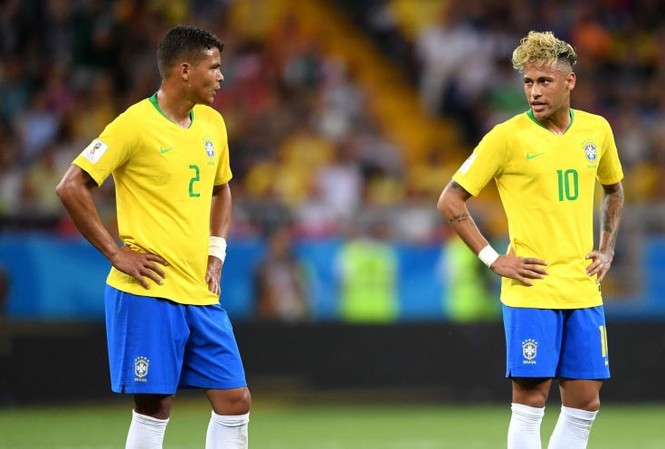 Ngôi sao Neymar lăng mạ thủ quân Brazil Neymar đã lăng mạ Thiago Silva.