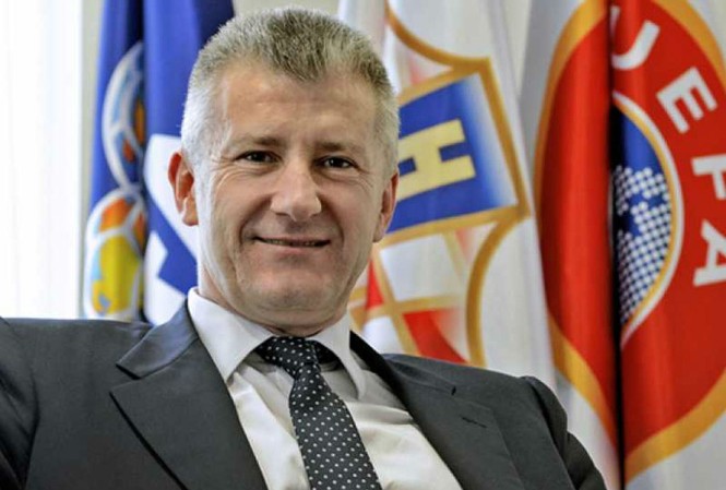 Chủ tịch LĐBĐ Croatia nhận 'mưa' cảm ơn từ người Argentina Chủ tịch LBĐB Croatia – HNS, Davor Suker.