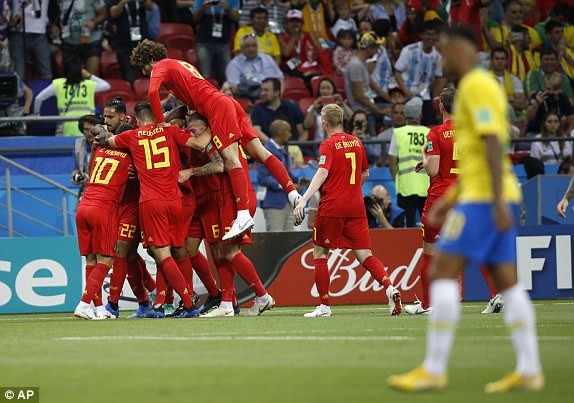 Bỉ tiễn Brazil về nước, World Cup thành sân chơi riêng châu Âu Các cầu thủ Bỉ ăn mừng bàn mở tỷ số.