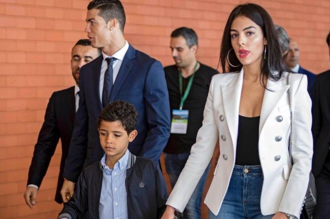 Đài truyền hình Italia 'lĩnh đủ' vì bôi xấu bạn gái Ronaldo Cristiano Ronaldo và bạn gái Georgina Rodriguez.