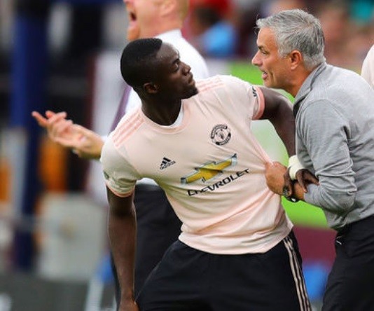 Bị HLV Mourinho 'ghẻ lạnh', siêu hậu vệ tìm đường rời M.U Eric Bailly muốn thoát khỏi sự “giam lỏng” từ Mourinho.