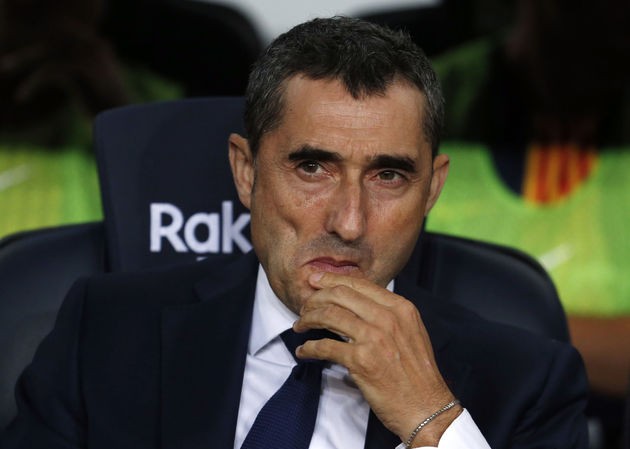 Barcelona bị cầm hòa, HLV Valverde nổi điên với trọng tài HLV Ernesto Valverde của Barcelona.
