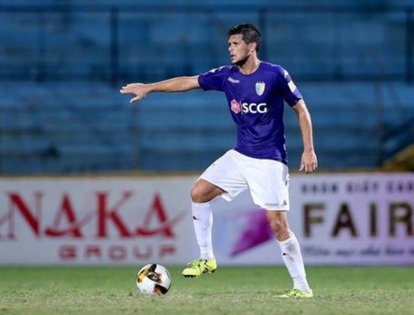 Cựu hậu vệ Hà Nội FC hẹn Duy Mạnh ở bán kết AFF Cup 2018 Trung vệ Alvaro Silva của ĐT Philippines.