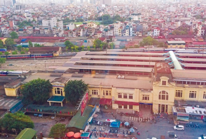Xây cao ốc 70 tầng khu ga Hà Nội mới là đề xuất Cử tri Hà Nội đề nghị việc quy hoạch khu ga Hà Nội không để con cháu đời sau chê cười vì lợi ích nhóm mà kiến trúc xây dựng không hợp lý tại khu vực gắn liền với lịch sử Thủ đô ngàn năm văn hiến.