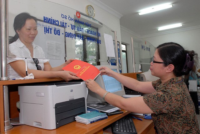 Bộ TN-MT lên tiếng việc ‘sổ đỏ’ phải ghi đủ các thành viên gia đình Quy định 'sổ đỏ' phải ghi đầy đủ tên các thành viên trong gia đình đang được nhiều người dân quan tâm