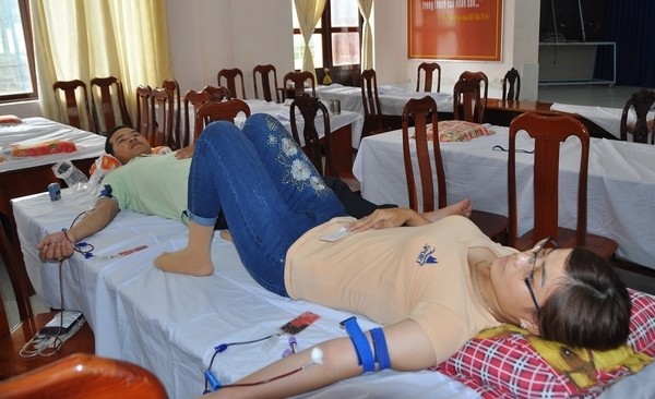 Nhiều tấm gương đẹp ở ngày hội hiến máu Kiên Giang nhiều hình ảnh đẹp là các cặp vợ chồng cùng nhau hiến máu với mong muốn làm gương cho đồng nghiệp, con cháu và giúp người.
