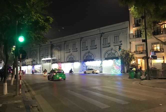 Lo ngại ngày càng nhiều công trình 'lấn át' di sản Hồ Gươm Chuyên gia quy hoạch, lo ngại ngày càng nhiều công trình 'lấn át' di sản Hồ Gươm
