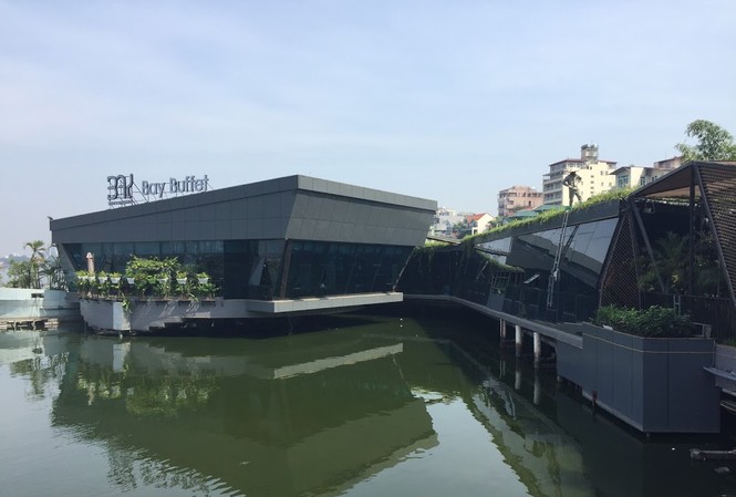 'Mập mờ' nhà hàng nổi hoạt động rầm rộ trên Hồ Tây 'Mập mờ' nhà hàng nổi hoạt động rầm rộ trên Hồ Tây