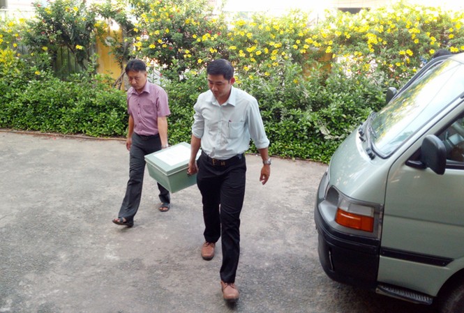 Sóc Trăng đã sẵn sàng cho kỳ thi THPT quốc gia Vận chuyển đề thi về các điểm thi.