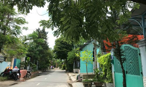 Sai lầm vì xây biệt thự hoành tráng giữa xóm nghèo Ảnh minh họa: Hoàng Anh.