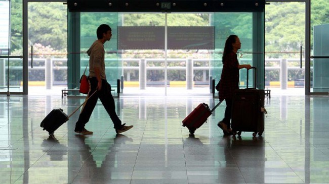 Singapore trấn an du khách Việt Nam sau các vụ cấm nhập cảnh Khách du lịch tại sân bay Changi (Nguồn: AsiaOne)
