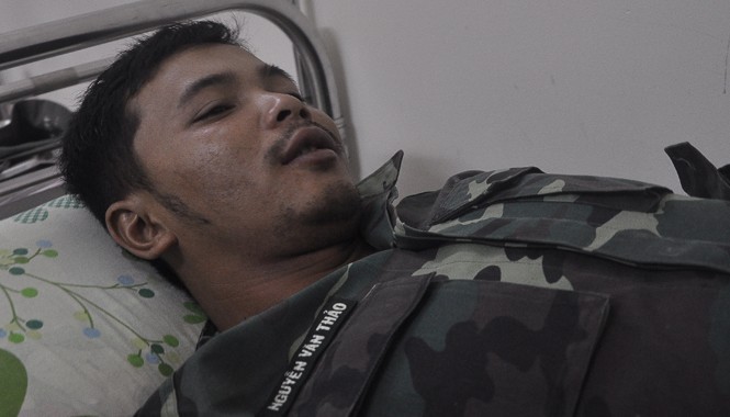 Lời kể hãi hùng của thủy thủ tàu chìm ở TP.HCM Anh Sang sau khi được cứu hộ.
