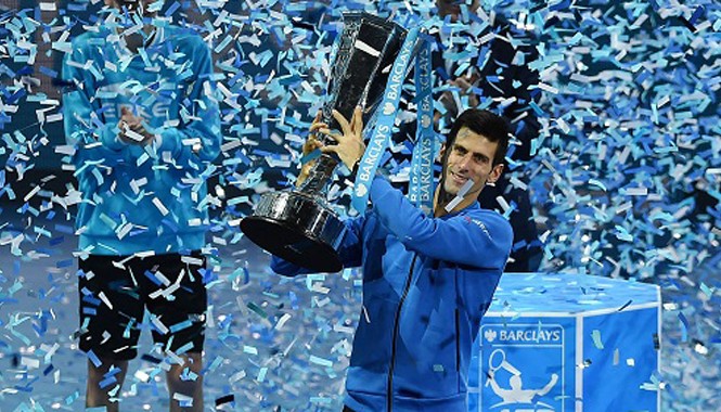 Djokovic vô địch World Tour Finals năm thứ tư liên tiếp Tay vợt số một thế giới trên bục vinh quang. Ảnh: Reuters.