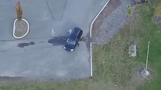 Chồng bắt quả tang vợ ngoại tình bằng drone Drone đã giúp anh chồng phát hiện vợ đang lừa dối mình. Ảnh: The Sun.