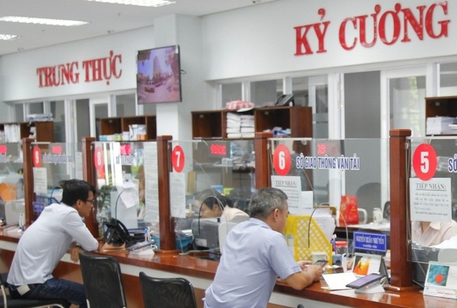 Đà Nẵng sắp xếp 49 đơn vị sự nghiệp công lập Năm 2018, Đà Nẵng sẽ sắp xếp 49 đơn vị sự nghiệp công lập. Trong ảnh, người dân đến làm thủ tục tại Trung tâm hành chính thành phố Đà Nẵng. Ảnh Nguyễn Thành.