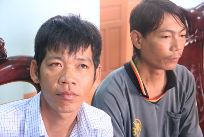 Phá chuyên án buôn bán người làm 'khổ sai' trên biển Ông Nguyễn Văn Huy Tâm (trái) kể lại sự việc bị lừa bán. Ảnh Nguyễn Thành