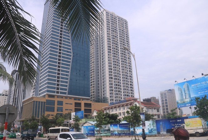 Chủ tịch Đà Nẵng phê bình cán bộ chậm xử lý vi phạm xây dựng Tổ hợp khách sạn và căn hộ cao cấp Sơn Trà.