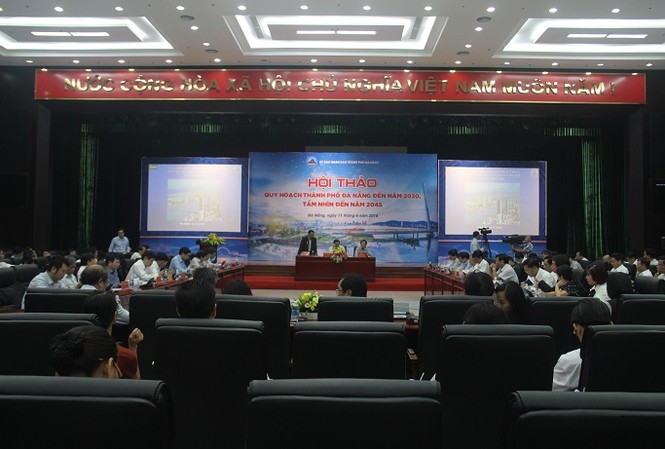Đà Nẵng lấy ý kiến chuyên gia về bản quy hoạch thành phố Quang cảnh hội thảo. Ảnh Nguyễn Thành