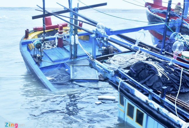 Bão Damrey: 37 người chết và mất tích Hàng chục tàu vận tải, tàu cá bị bão 12 đánh chìm tại các tỉnh Nam Trung bộ (Ảnh: Zing.vn)