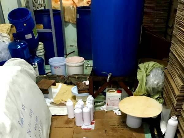 Phát hiện cơ sở làm giả thuốc thú y ngay trong trường học Công ty cổ phần Dược và vật tư thú y Đông Á sản xuất thuốc thú y ngay trong trường học