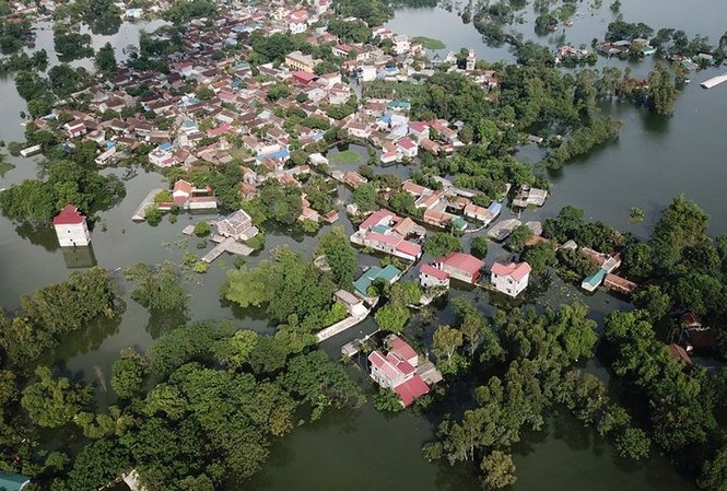 Hàng nghìn hộ dân ngập, mất nhà do lũ, sạt lở Nhiều xã của huyện Chương Mỹ (Hà Nội) dự kiến sẽ còn ngập lụt trong nhiều ngày tới (Ảnh: Mạnh Thắng)