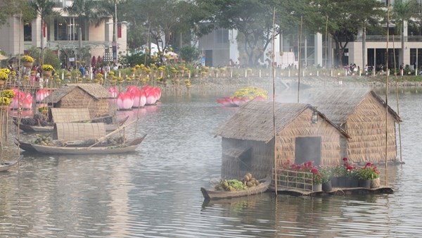 Phú Mỹ Hưng bừng sáng với hội hoa xuân Sinh hoạt hàng ngày miền sông nước được tái hiện ở Hội hoa xuân.