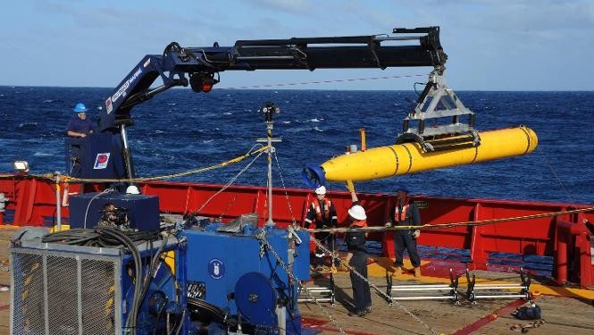 Tàu ngầm không thể xuống đáy biển tìm máy bay mất tích Tàu ngầm Bluefin 21 phải trở lại mặt biển sau 6 tiếng lặn tìm kiếm
