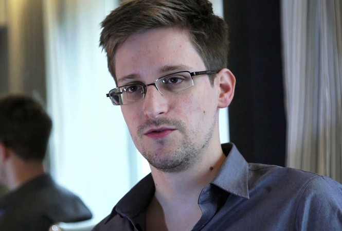 Snowden xin gia hạn tị nạn ở Nga Edward Snowden xin gia hạn tị nạn ở Nga