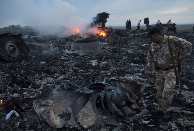 Ukraine và phe ly khai lập vùng an toàn quanh nơi MH17 rơi Hiện trường nơi MH17 gặp nạn ở Donetsk