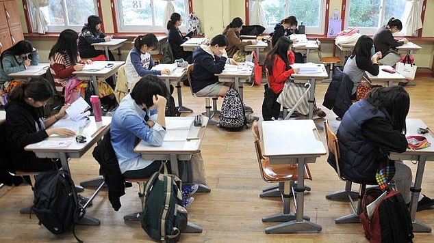 Dừng mọi chuyến bay và tập trận, phục vụ thi đại học Năm nay, Hàn Quốc có 650.000 học sinh tham dự kì thi đại học