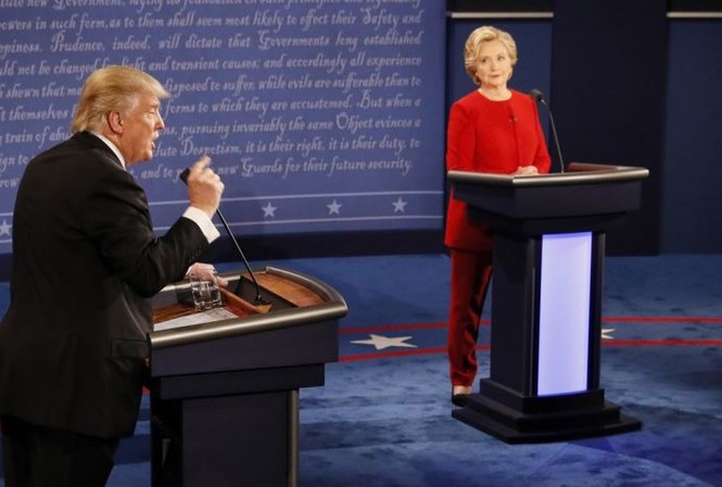 'Trọng tài' vất vả với cuộc khẩu chiển giữa Trump và Hillary Hai ứng viên tranh luận trực tiếp trên truyền hình