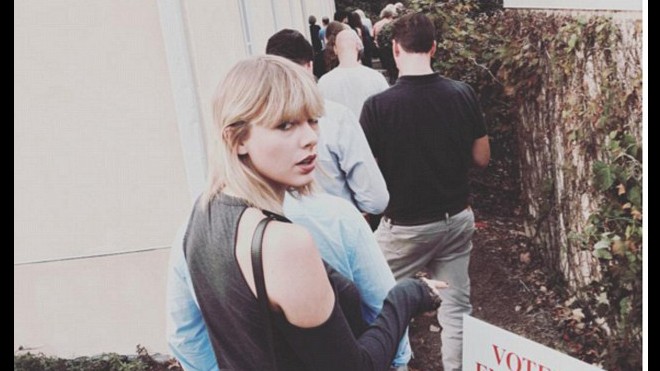 Sao Mỹ nô nức đi bầu cử Tổng thống "Nữ hoàng nhạc đồng quê" Taylor Swift chia sẻ ảnh xếp hàng bầu cử hôm 8/11