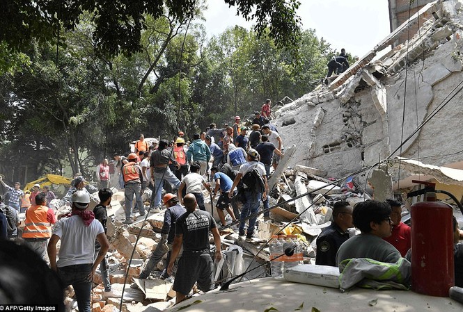 Mexico tan hoang sau động đất kinh hoàng khiến gần 120 người chết Trận động đất ngày 19/9 ở Mexico khiến ít nhất 49 người thiệt mạng.