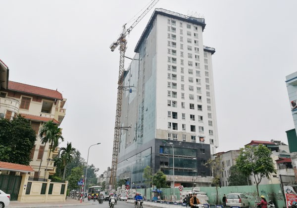 Giữ nguyên tháp cẩu để phá dỡ giai đoạn 2 nhà 8B Lê Trực Sở Xây dựng Hà Nội yêu cầu giữ nguyên tháp cẩu để phá dỡ giai đoạn 2.
