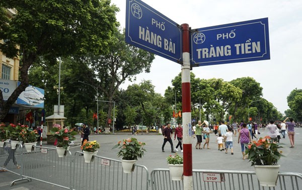 Không gian đi bộ hồ Hoàn Kiếm trở thành “đặc sản” của Hà Nội Không gian đi bộ hồ Hoàn Kiếm trở thành “đặc sản” của Hà Nội