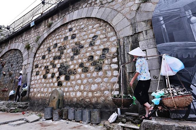 Tiếp tục mở rộng không gian đi bộ trong khu vực phố cổ? Không gian bích hoạ phố Phùng Hưng đang thu hút sự chú ý của đông đảo người dân và du khách