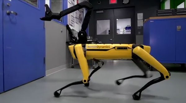 Bắt đầu thử nghiệm robot xe ủi tự lái tại Mỹ Xe ủi, xe xúc không người lái đang được thử nghiệm tại Mỹ.