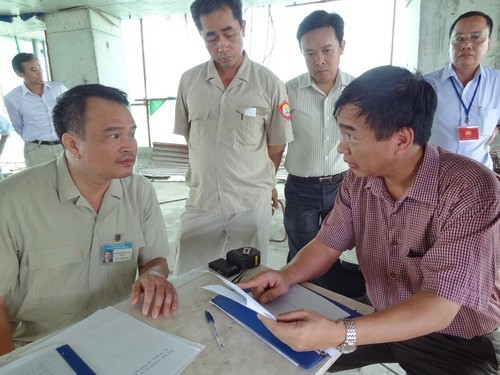 Hà Nội thí điểm mô hình Đội Quản lý trật tự xây dựng đô thị 2 năm Theo mô hình thí điểm, Đội trưởng và Đội phó Đội Quản lý trật tự xây dựng đô thị sẽ do Chủ tịch UBND cấp quận, huyện bổ nhiệm, miễn nhiệm.
