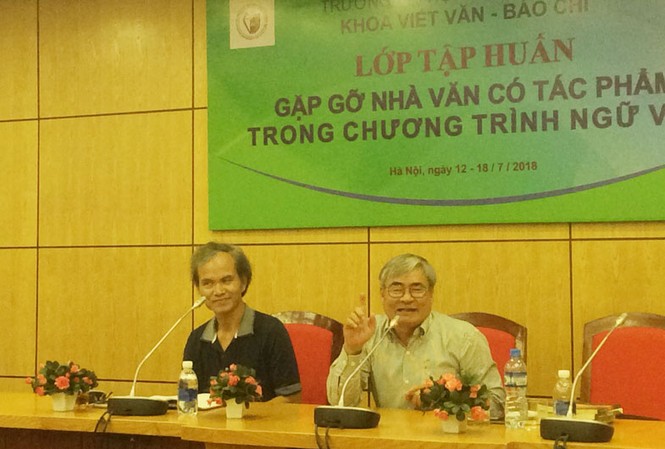 Nguyễn Duy: 'Không có chuyện tôi đạo thơ Xuân Quỳnh' Nhà thơ Nguyễn Duy (phải) và nhà phê bình Chu Văn Sơn tại buổi nói chuyện thơ Nguyễn Duy sáng 14/7 - Ảnh: DPV