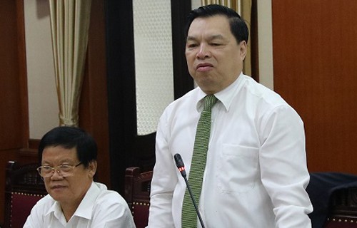 Ông Lê Mạnh Hùng làm Phó ban Tuyên giáo Trung ương Ông Lê Mạnh Hùng (bìa phải). Ảnh: TG