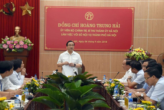 Hà Nội đề xuất tăng thu nhập cán bộ, công chức lên 1,8 lần Bí thư Thành ủy Hà Nội Hoàng Trung Hải làm việc với Sở Nội vụ Hà Nội