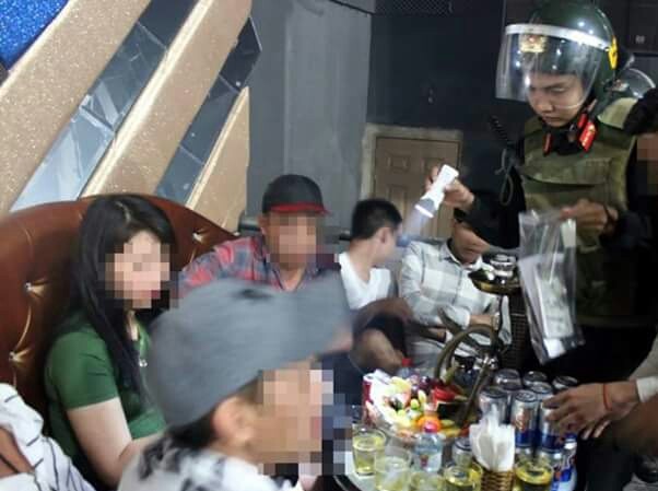 Kiểm tra quán bar phát hiện 80 thanh niên 'dính' ma túy Kiểm tra quán bar phát hiện 80 thanh niên 'dính' ma túy
