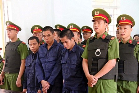 10 đối tượng gây rối trật tự công cộng ở Bình Thuận nhận 27 năm tù Các bị cáo tại phiên tòa