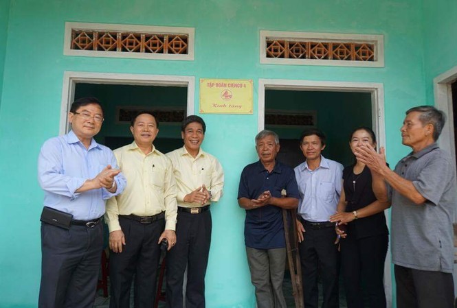 Tặng 11 nhà tình nghĩa tại đất 'lửa' Quế Sơn Tặng 11 nhà tình nghĩa tại đất 'lửa' Quế Sơn