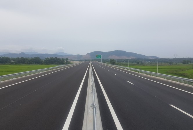 Bắt đầu đưa đoạn cao tốc Đà Nẵng - Tam Kỳ vào hoạt động Một đoạn cao tốc Đà Nẵng - Quảng Ngài đã hoàn thiện