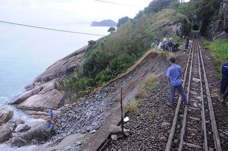 Đường sắt Bắc - Nam vẫn bị chia cắt đoạn qua đèo Cả Đường sắt Bắc - Nam vẫn bị chia cắt đoạn qua đèo Cả