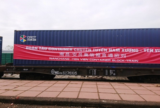 Tàu container liên vận Việt Nam - Trung Quốc bắt đầu hoạt động Một trong những toa tàu trong chuyến tàu liên vận container đầu tiên
